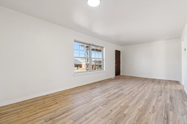 Building Photo - 1412 NE 38th St