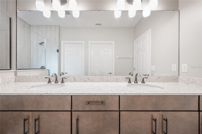 Building Photo - 7212 Paradiso Dr