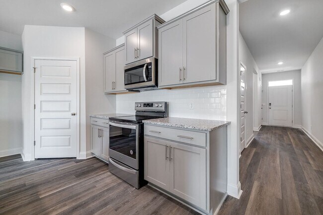 Building Photo - Beautiful 4 bedroom, 2 bathroom home locat...