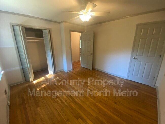 Building Photo - 1249 Valley View Rd