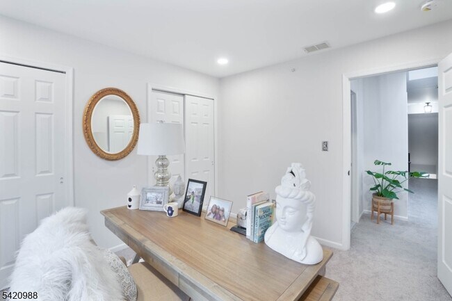 Building Photo - 8 Springholm Dr