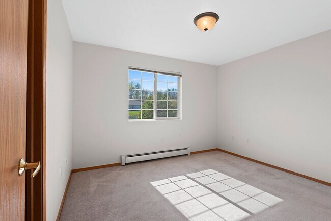 Building Photo - 308-308 Golf View Rd