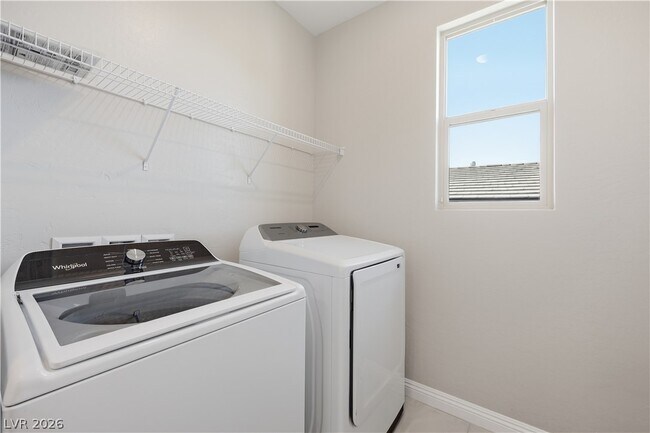 Building Photo - 402 Purple Sandpiper St