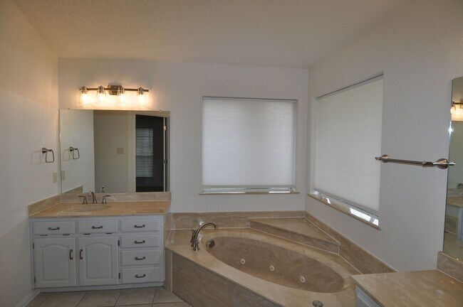 Building Photo - Great 4-2.5-2 in Colleyville, GCISD!
