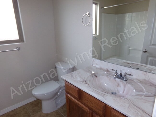 Building Photo - SUPER CLEAN 4 BEDROOM HOME