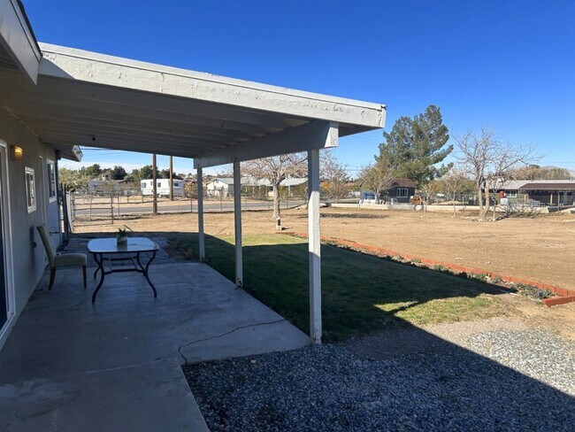 Building Photo - 18240 Catalpa St