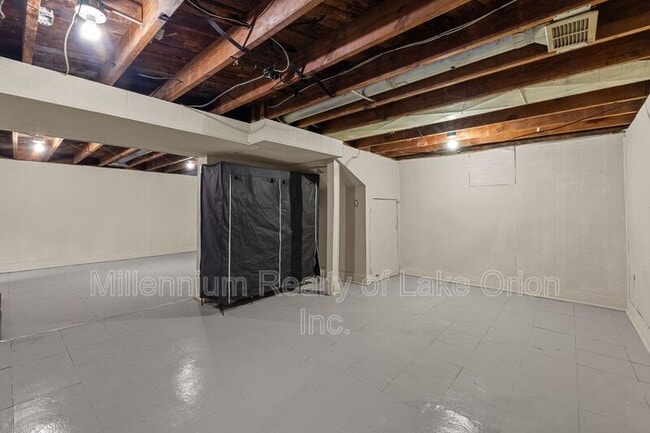 Building Photo - 697 Lounsbury Ave