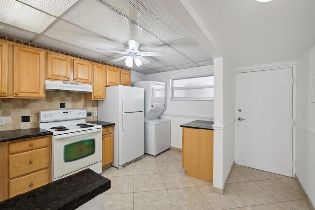Building Photo - 3580 S Ocean Blvd
