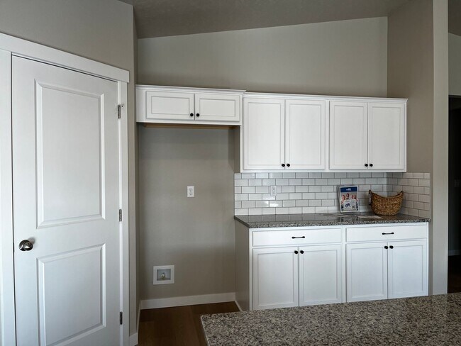 Building Photo - Never Lived in Brand New 4 bedroom 2 bathroom Home in Middleton.