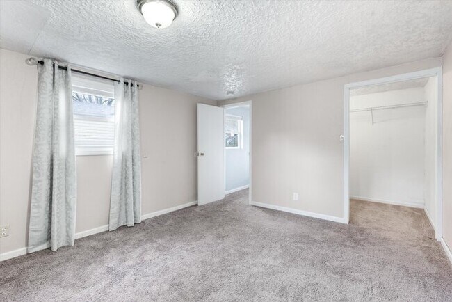 Building Photo - 657 22nd Ave