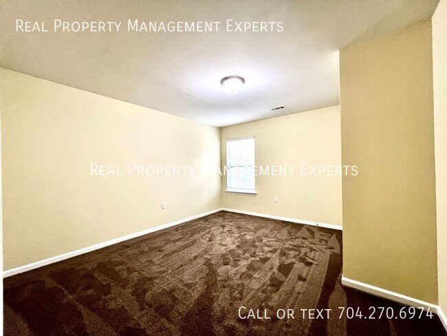 Building Photo - 1243 Farm Branch Dr SW