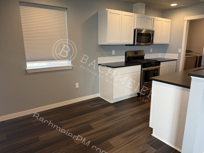 Building Photo - Beautiful Newer 3-Bedroom, 2-Bathroom Single-Family