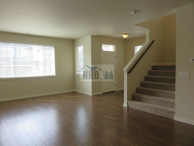 Building Photo - Stunning 3 bd House located in a Gated Community of Puyallup!