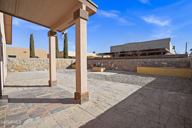 Building Photo - 14548 Jesus Almeida