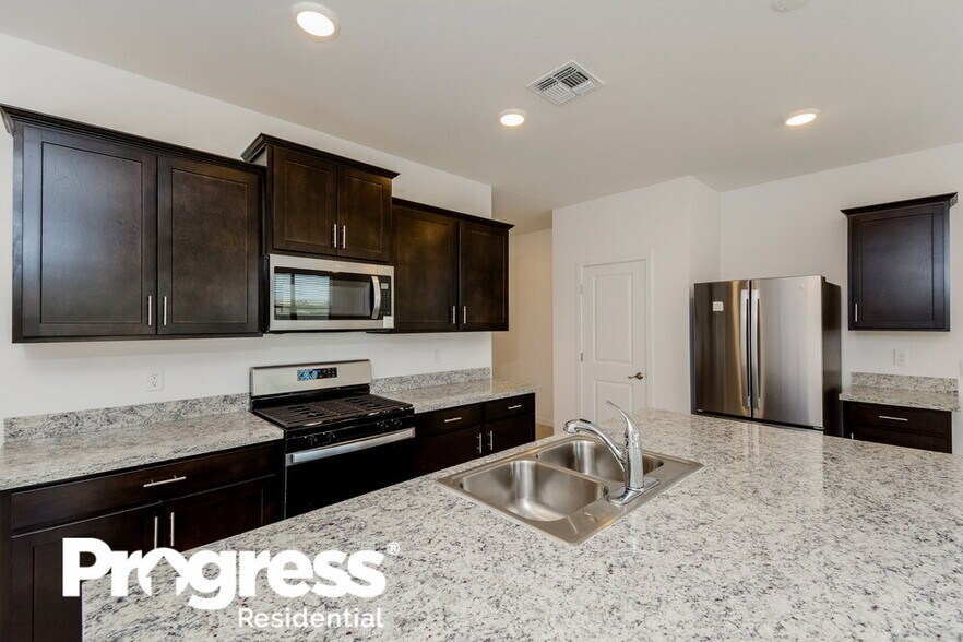 Building Photo - 14446 W Hackamore Dr.