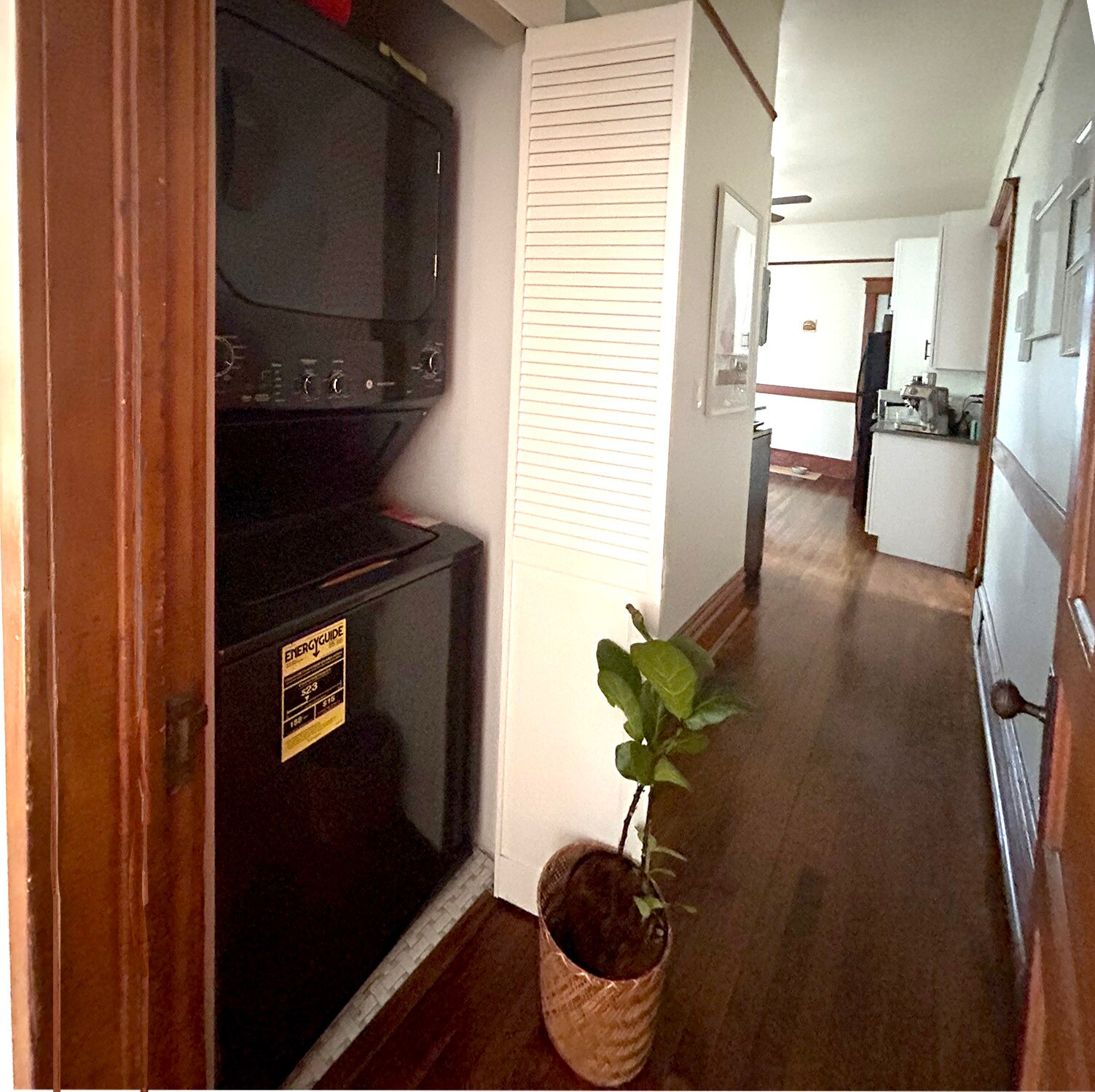 In-unit washer and dryer - 952 N Hoyne Ave
