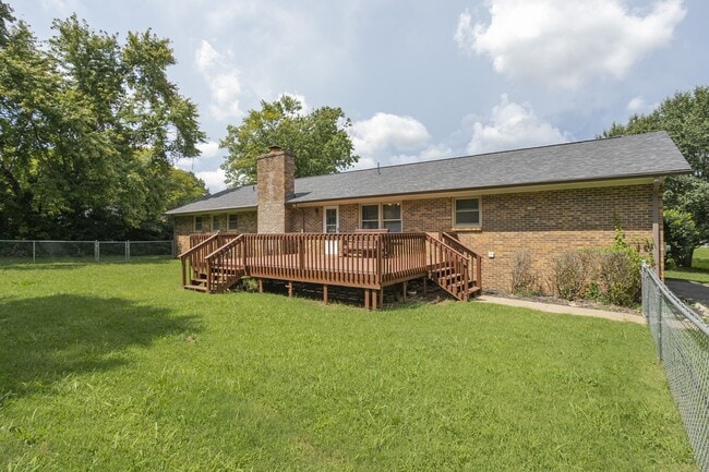 Building Photo - 748 Dejarnette Ln