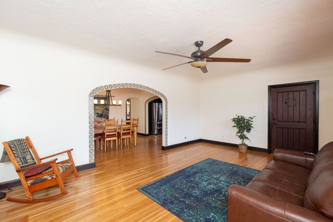 Building Photo - 4 Bed, 3 Bath—Single Family Home in Kensin...