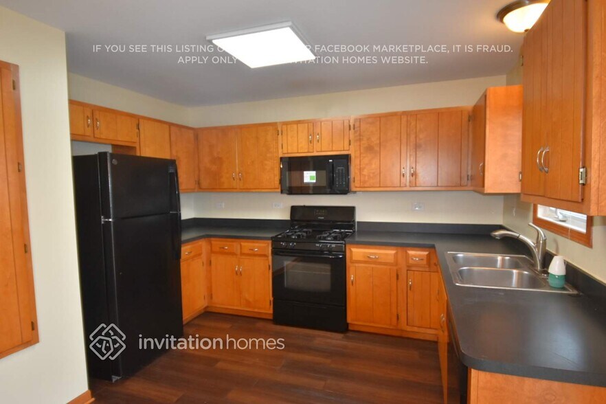 Building Photo - 1722 Mystic Dr