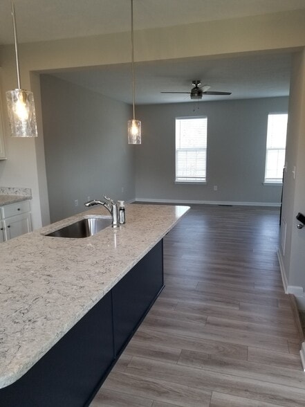 Kitchen open floor plan - 70 Dover Ct