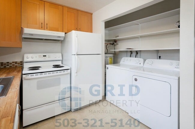 Building Photo - Two Bedroom Apartment Available - Private Yard Space - $500 MOVE IN SPECIAL!