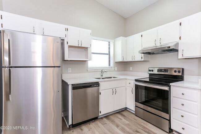 Building Photo - 1441 Kingfisher Ln N