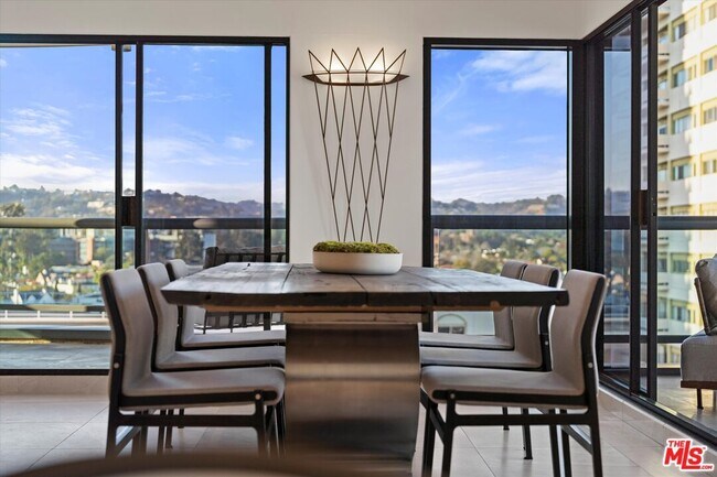 Building Photo - 10724 Wilshire Blvd