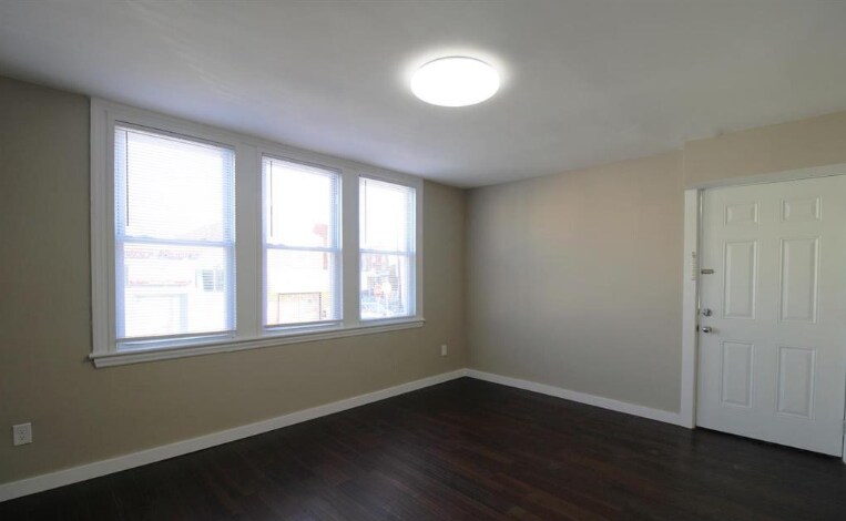 Building Photo - 402 N 64th St