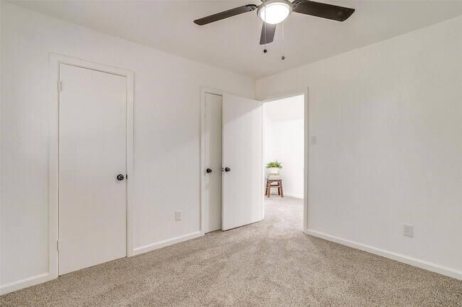 Building Photo - 1701 Larkspur Dr
