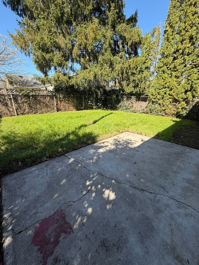 Building Photo - 2 Bedroom in Albany!