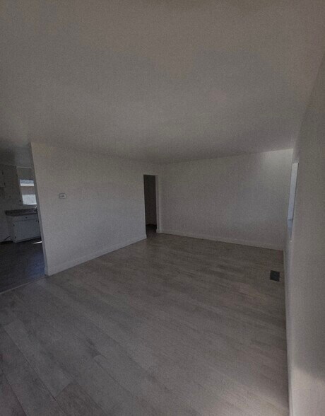 Building Photo - 327 N Lincoln Ave