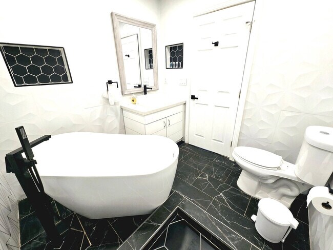 Building Photo - 451 E Lincoln Ave