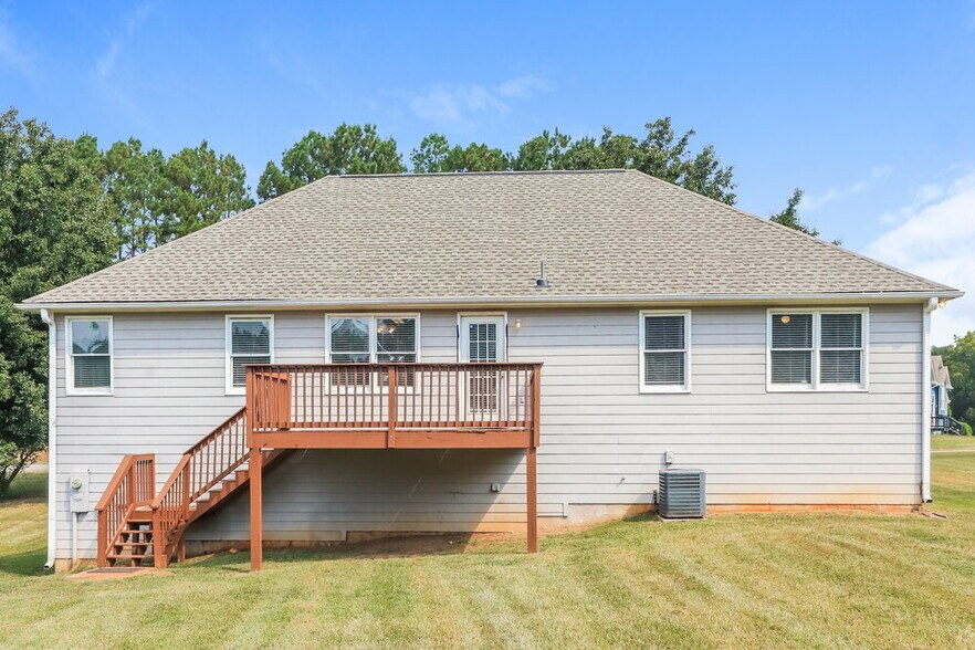 Building Photo - 820 Tidwell Rd