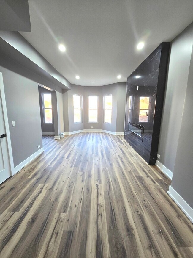 Building Photo - 3732 S Calumet Ave