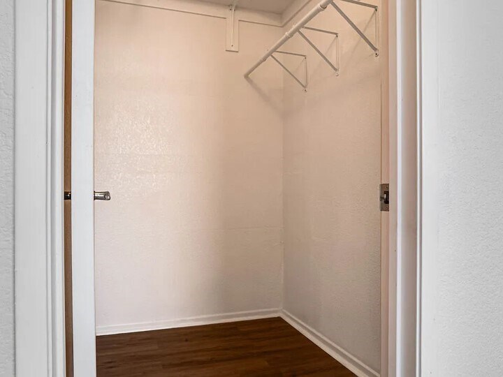 Building Photo - 26805 China Dr