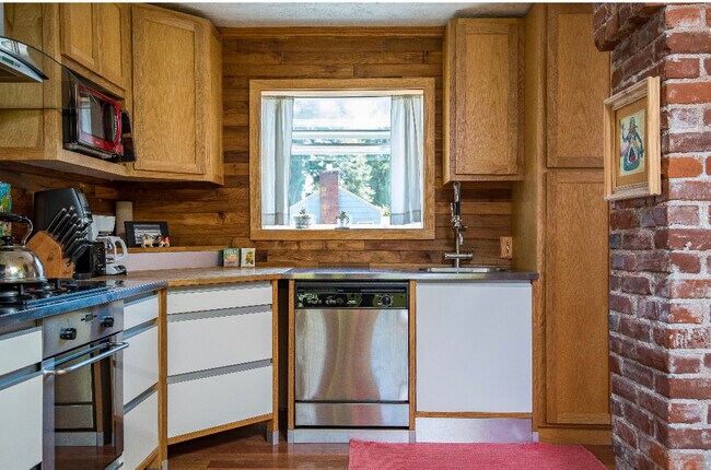 Building Photo - 4537 SE Mitchell St