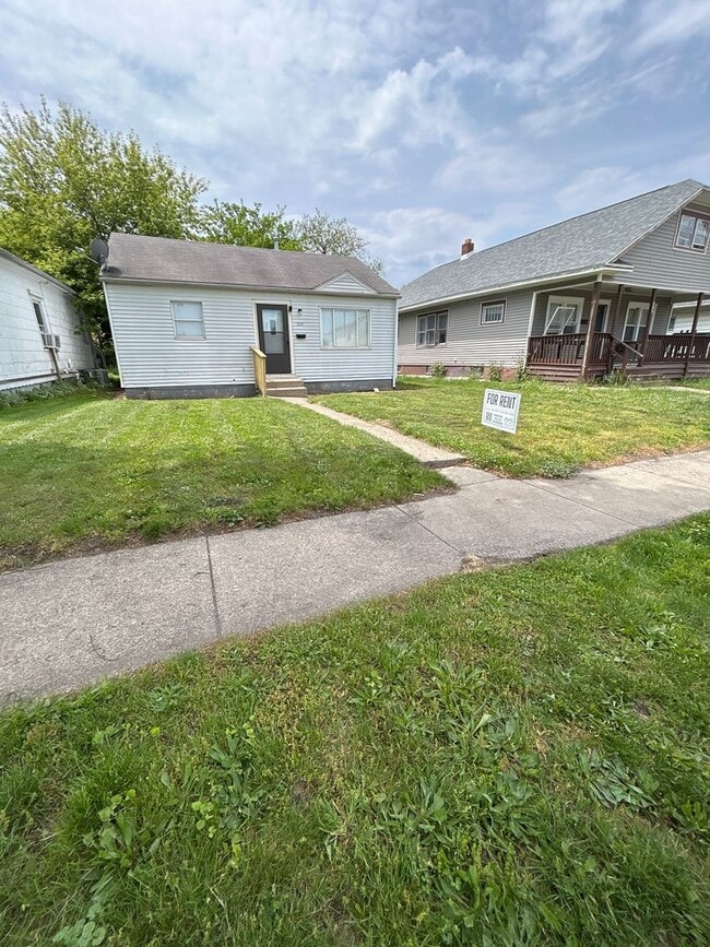 Primary Photo - Updated 2-Bedroom, 1-Bathroom Home in Sout...