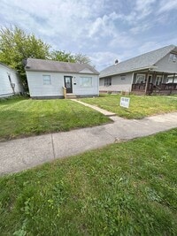 Building Photo - ** Move IN Special ** Updated 2-Bedroom, 1...
