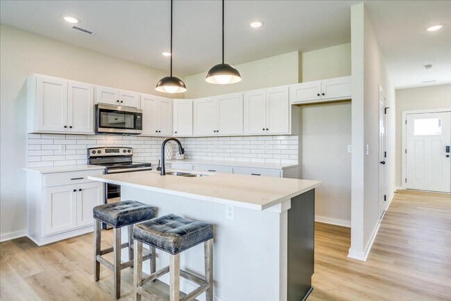 Building Photo - Fox Creek-Tracy Plan
