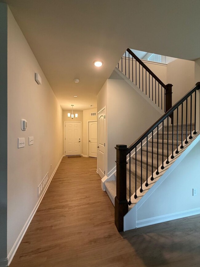 Building Photo - Beautiful, new cul-de-sac home!