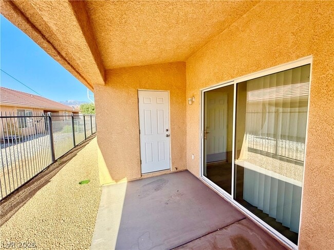 Building Photo - 1070 S Potro Ave