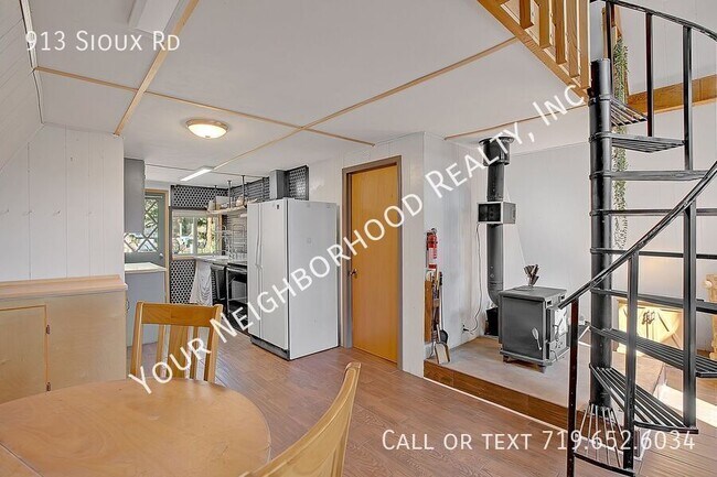 Building Photo - 913 Sioux Rd