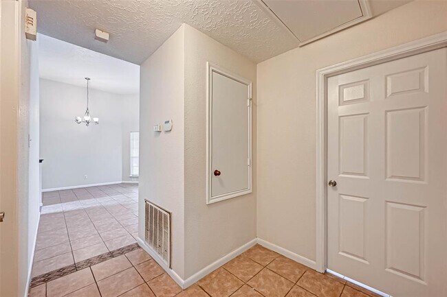 Building Photo - 17435 Glenmorris Dr