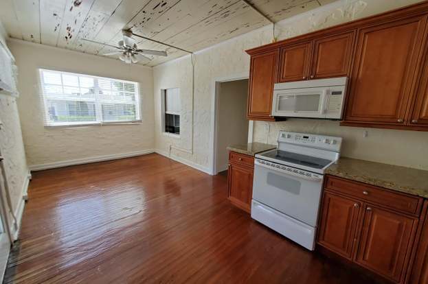 Building Photo - 301 Central Dr