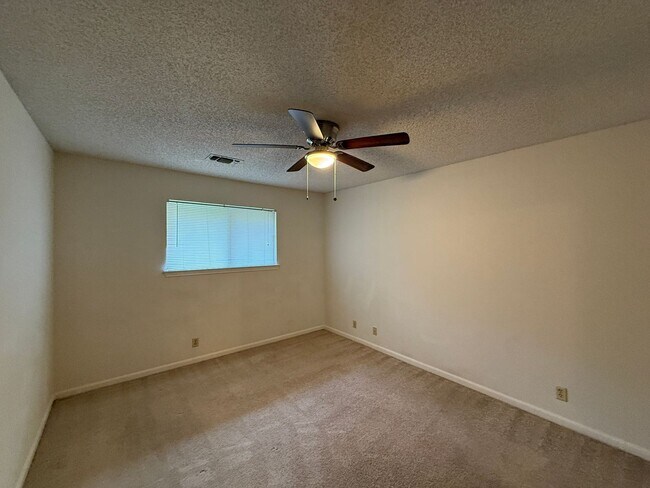 Building Photo - NEAR GOLF COURSE - WELL ESTABLISHED SPICEW...