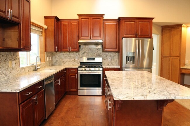 Building Photo - 15040 SE Lostine Dr