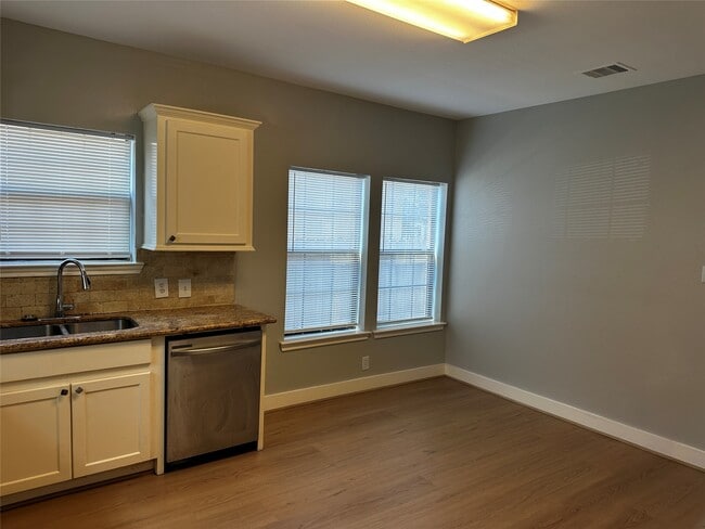 Building Photo - 2910 Wichita St