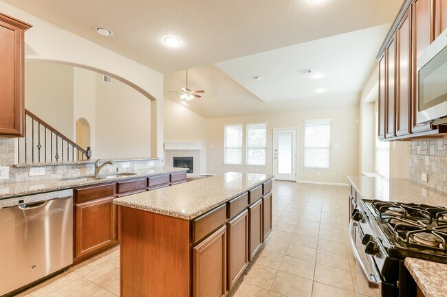 Building Photo - 143 N Greatwood Glen Pl