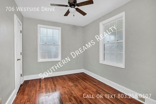 Building Photo - 706 Westside Dr