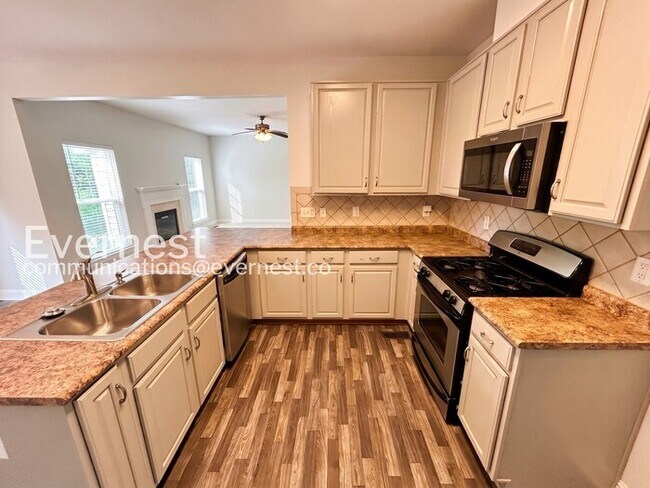 Building Photo - 4-Bed/2.5-Bath/ Home with Attached Garage and Large Yard/Available Now!